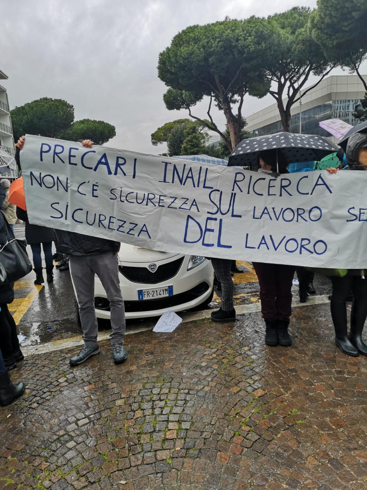 precari