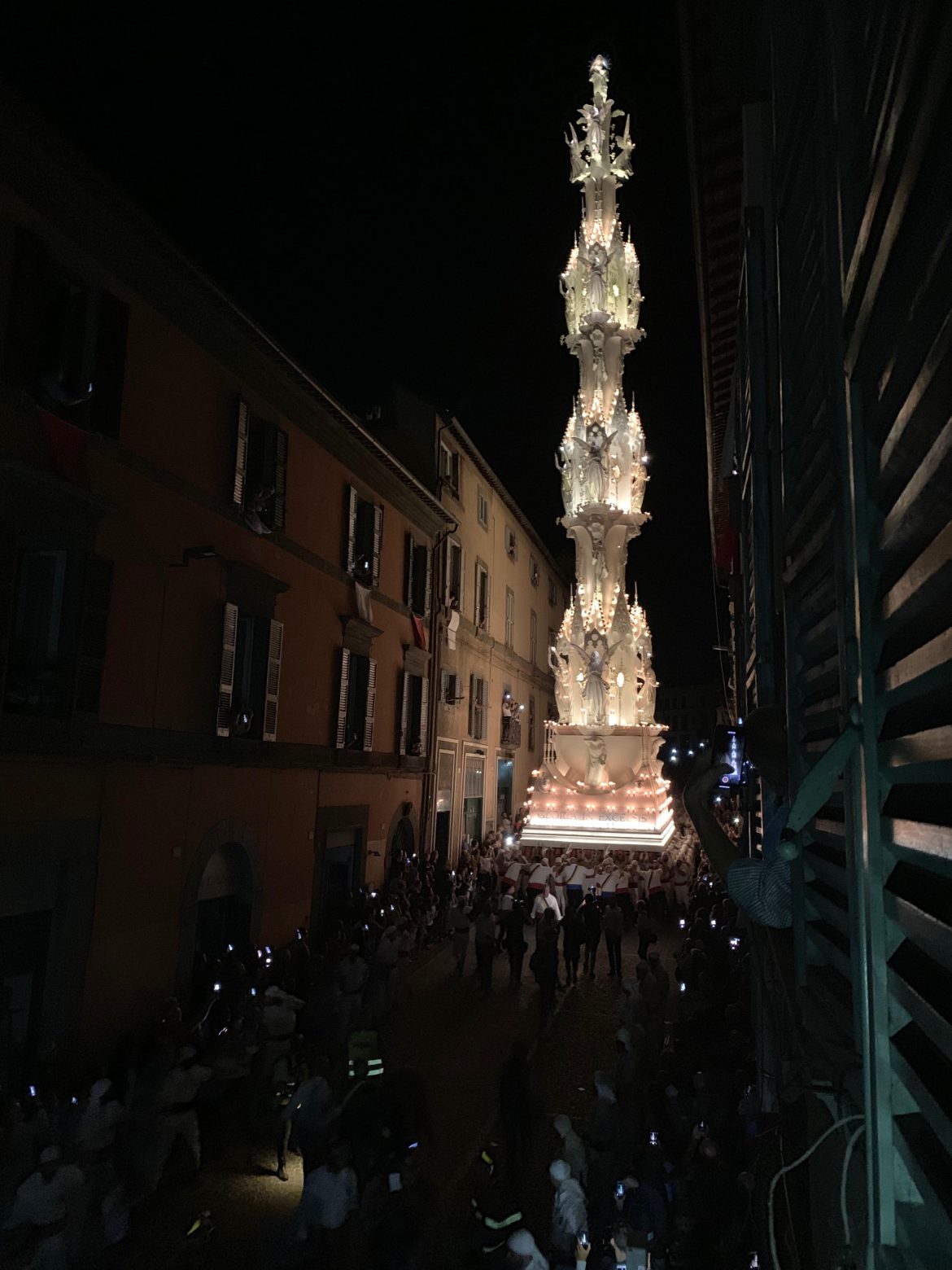 Viterbo alla festa di Santa Rosa pubblico in visibilio per “Gloria” lafrecciaweb.it Viterbo alla festa di Santa Rosa pubblico in visibilio per “Gloria” lafrecciaweb.it