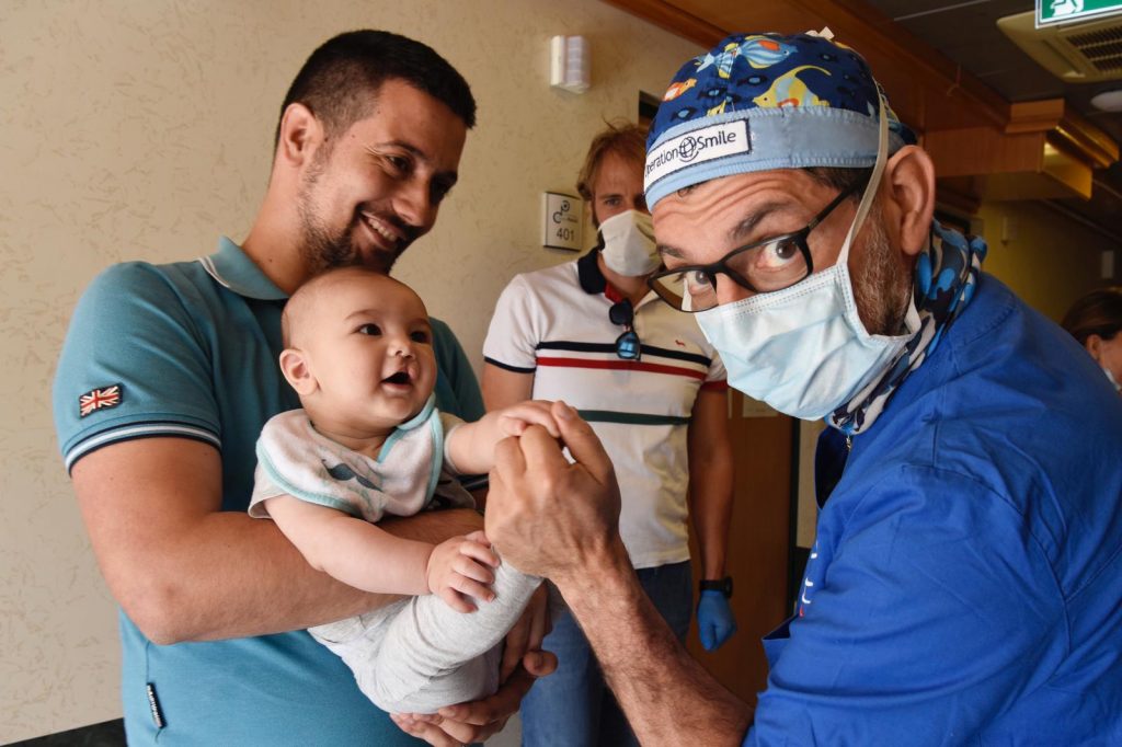 2 Ottobre Giornata Mondiale Del Sorriso I Medici Di Operation Smile In Prima Linea Per Restituire Il Sorriso Ai Bambini Affetti Da Labiopalatoschisi Lafrecciaweb It