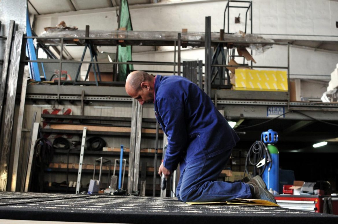 operaio_industria_Fg_3-2-1528697505_3-4-2016555267.jpg