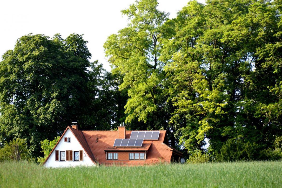house-in-the-green-1493088_1920.jpg
