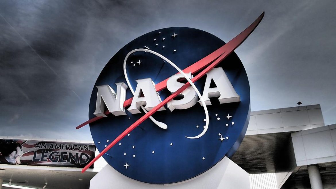 nasa-621411_1920.jpg