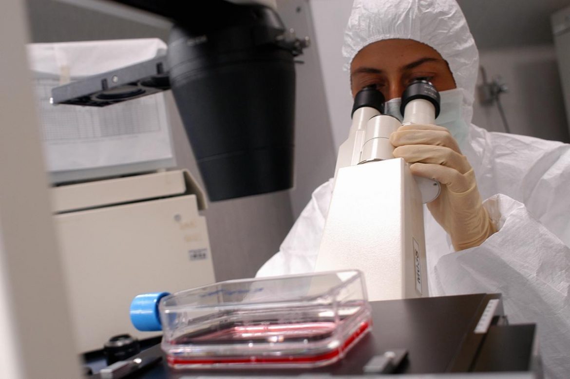microscopio_donna_fg_3-1-3494125714_3-1-3694733776.jpg