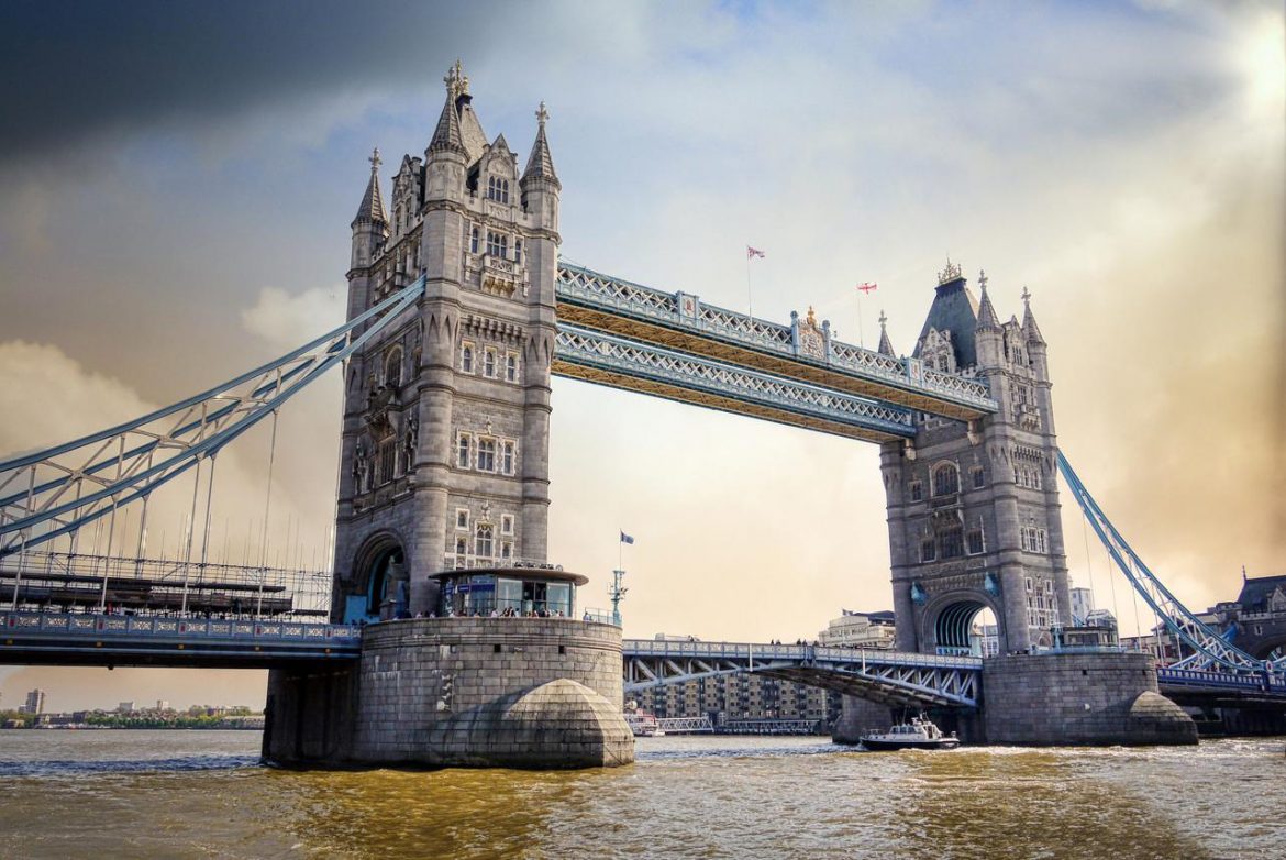 tower-bridge-5727975_1920.jpg