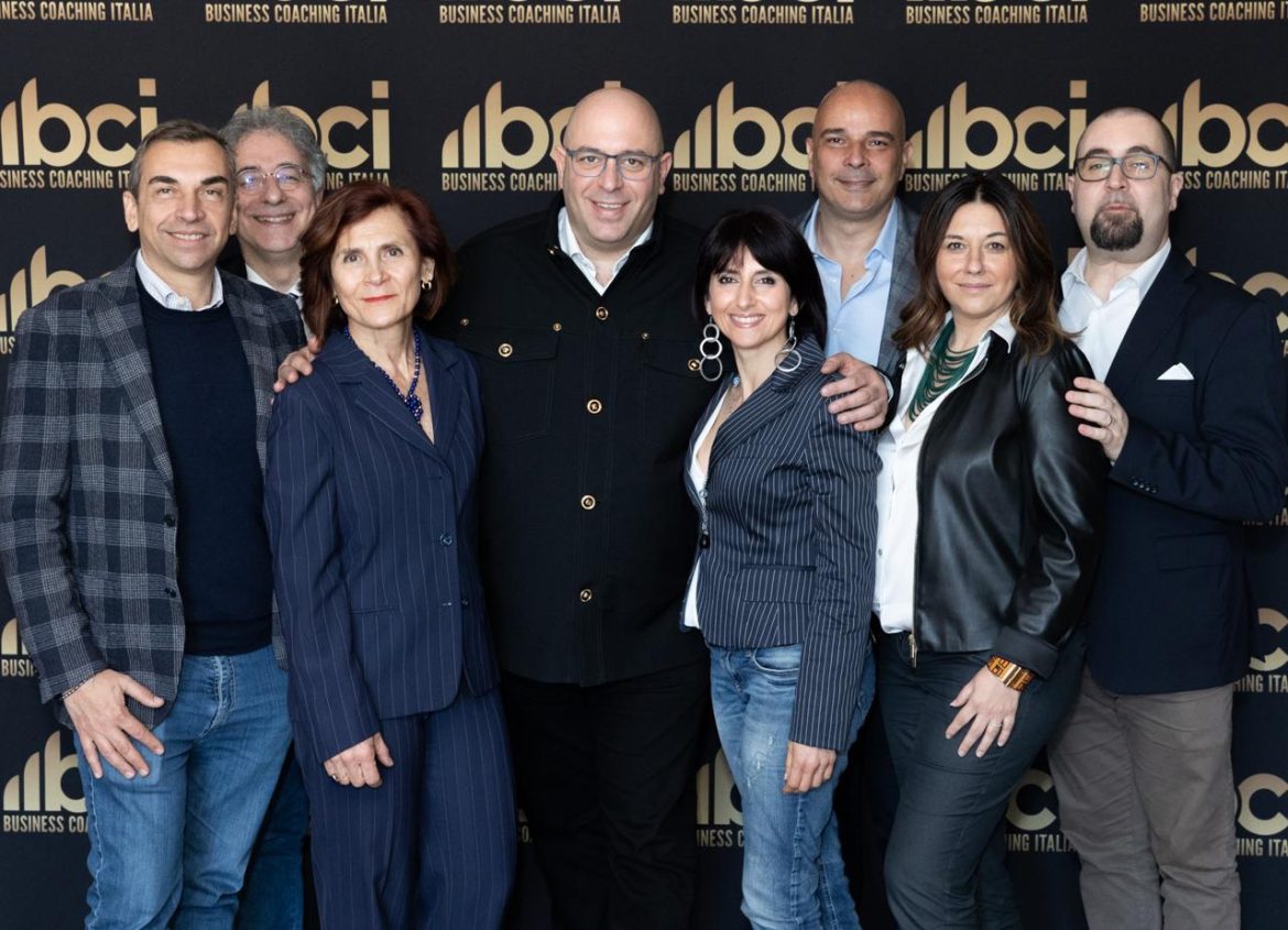 Al-centro-Antonio-Panico-con-il-suo-Staff-di-BCI.jpg