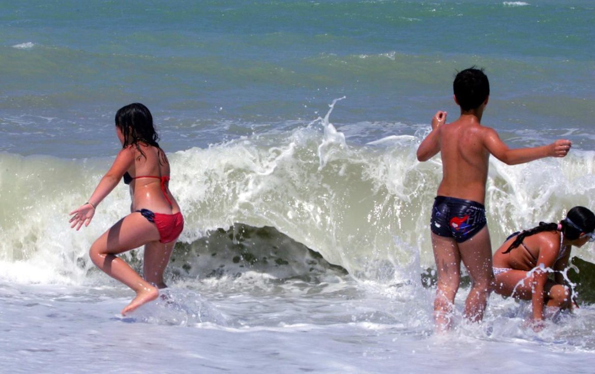 bambini_estate_vacanze_mare_spiaggia_fg.jpg