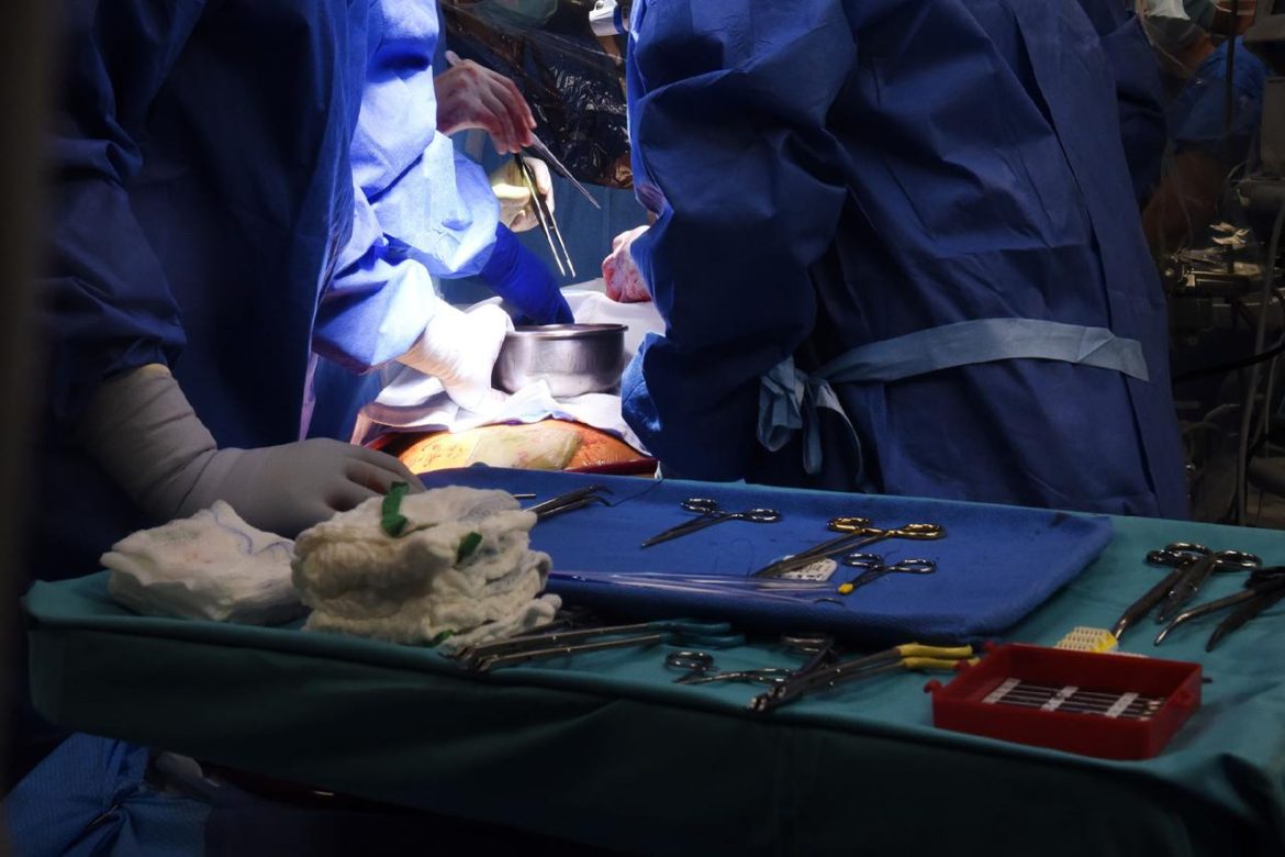 chirurgo_trapianto_cuore_sala_operatoria_gen_fg_ipa.jpg