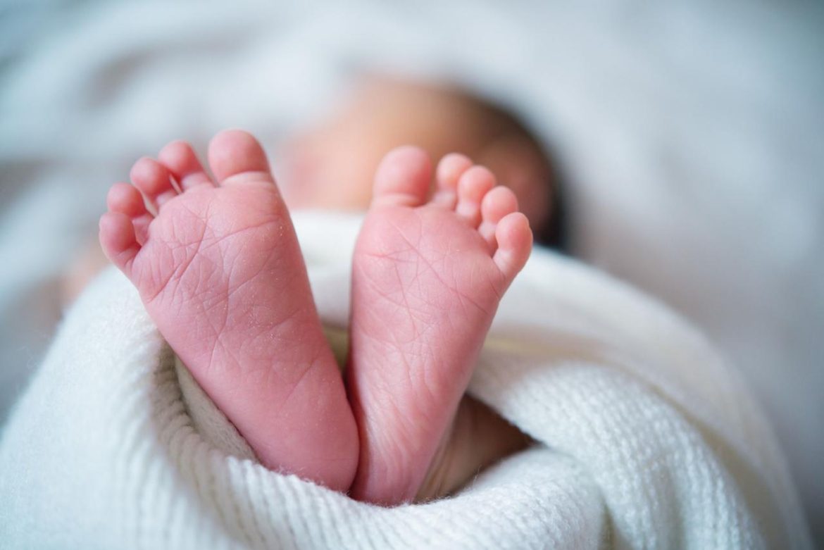 neonato_piedi_123Rf.jpg
