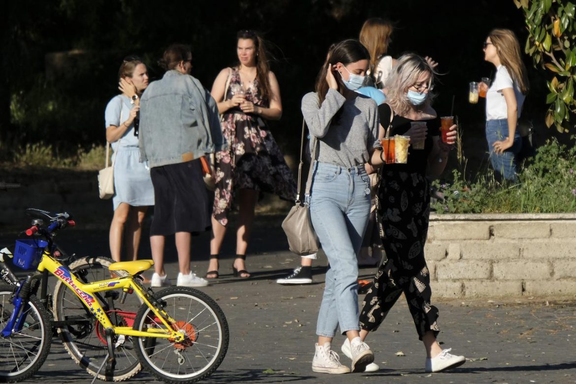 coronavirus_roma-ragazze_16_Afp.jpg