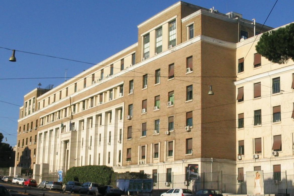 Istituto_superiore_sanita_ft_Wikipedia.jpg