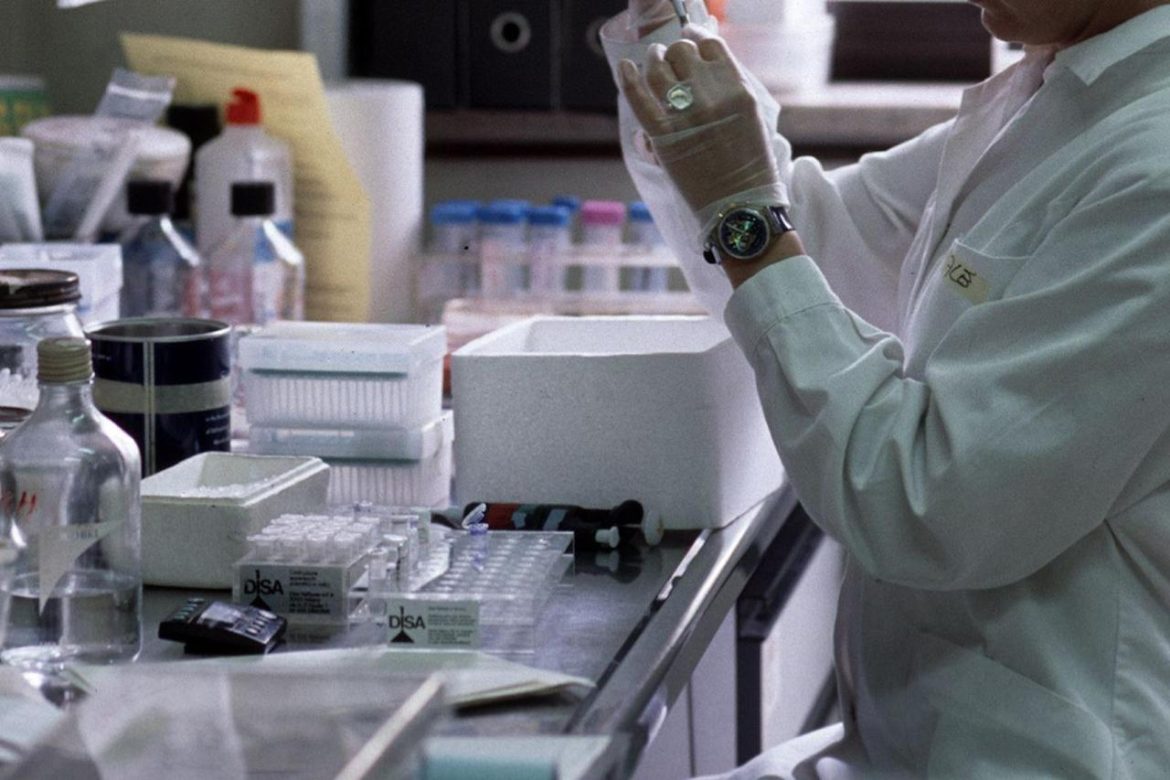 istituto_mario_negri_ricerca_e_analisi_in_laboratorio.jpeg