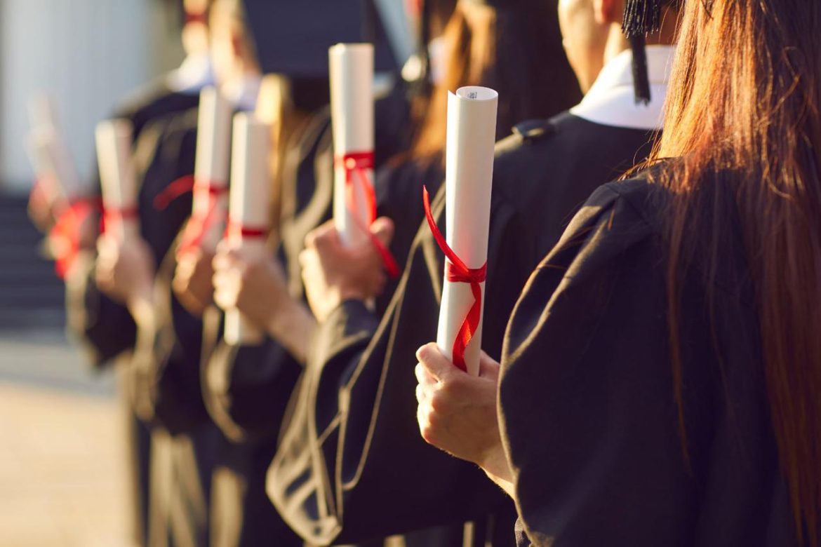giovani-laureati-canva.jpg