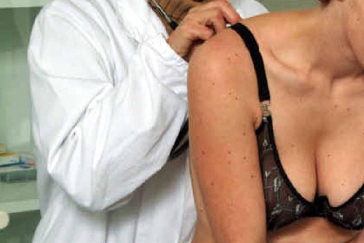 medico_visita_donna_ftg.jpg