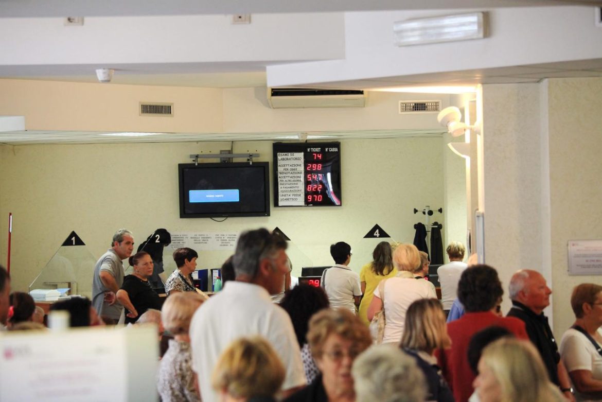 Ospedale_fila_ticket.jpg