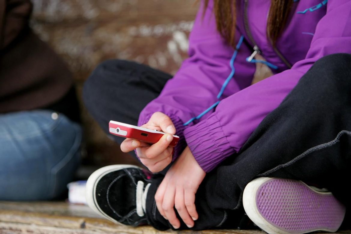 adolescente_telefonino_cellulare_fg.jpg