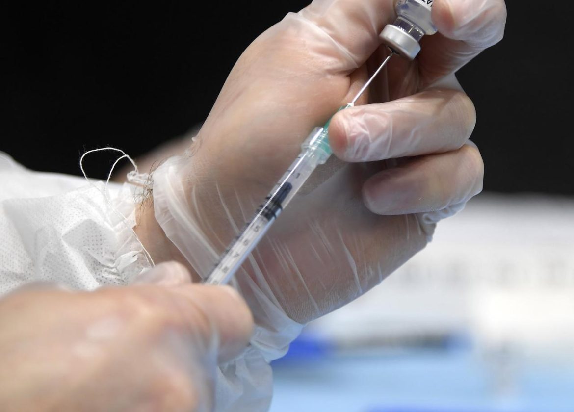 mano_vaccinoFTG_1-0-1726389515.jpg