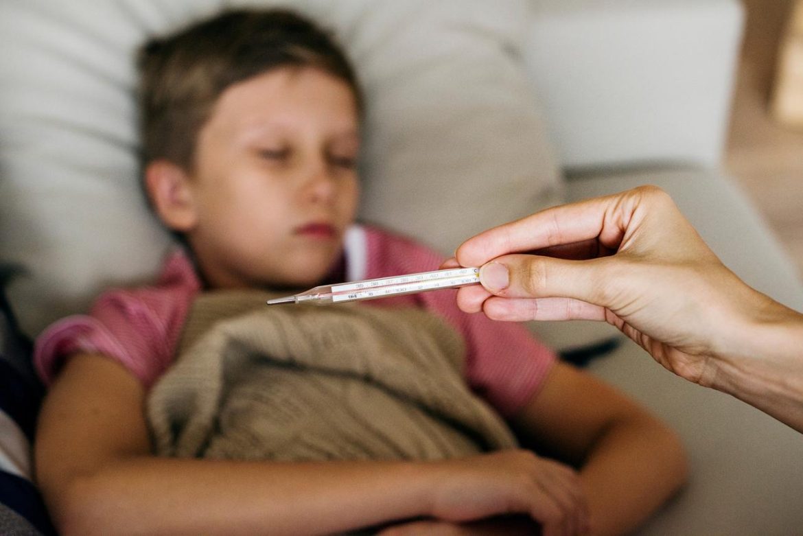 influenza_bambino_termometro_123RF.jpg