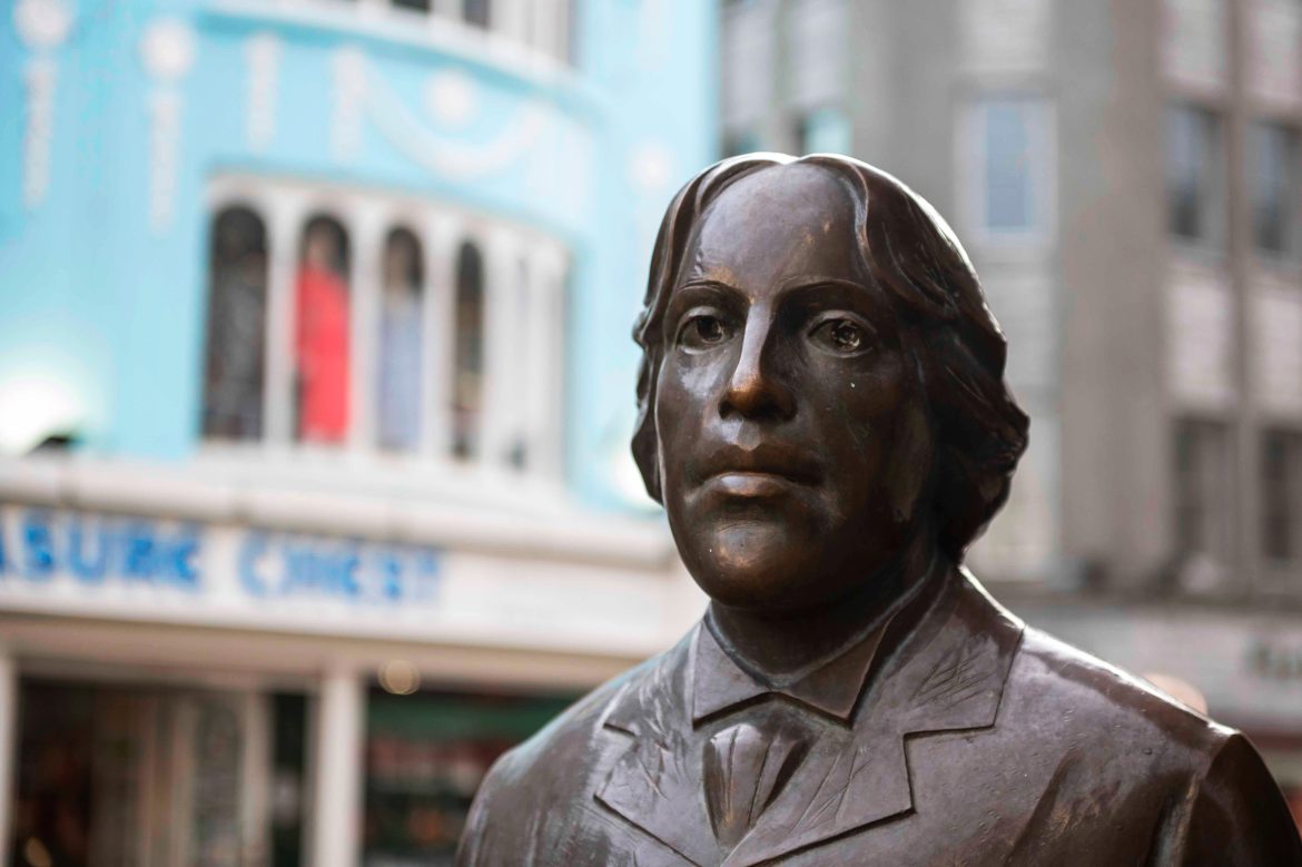 Oscar Wilde statue, Galway city_master