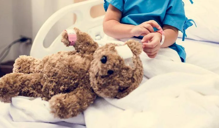 orsetto_bambina_ospedale_123rf.png